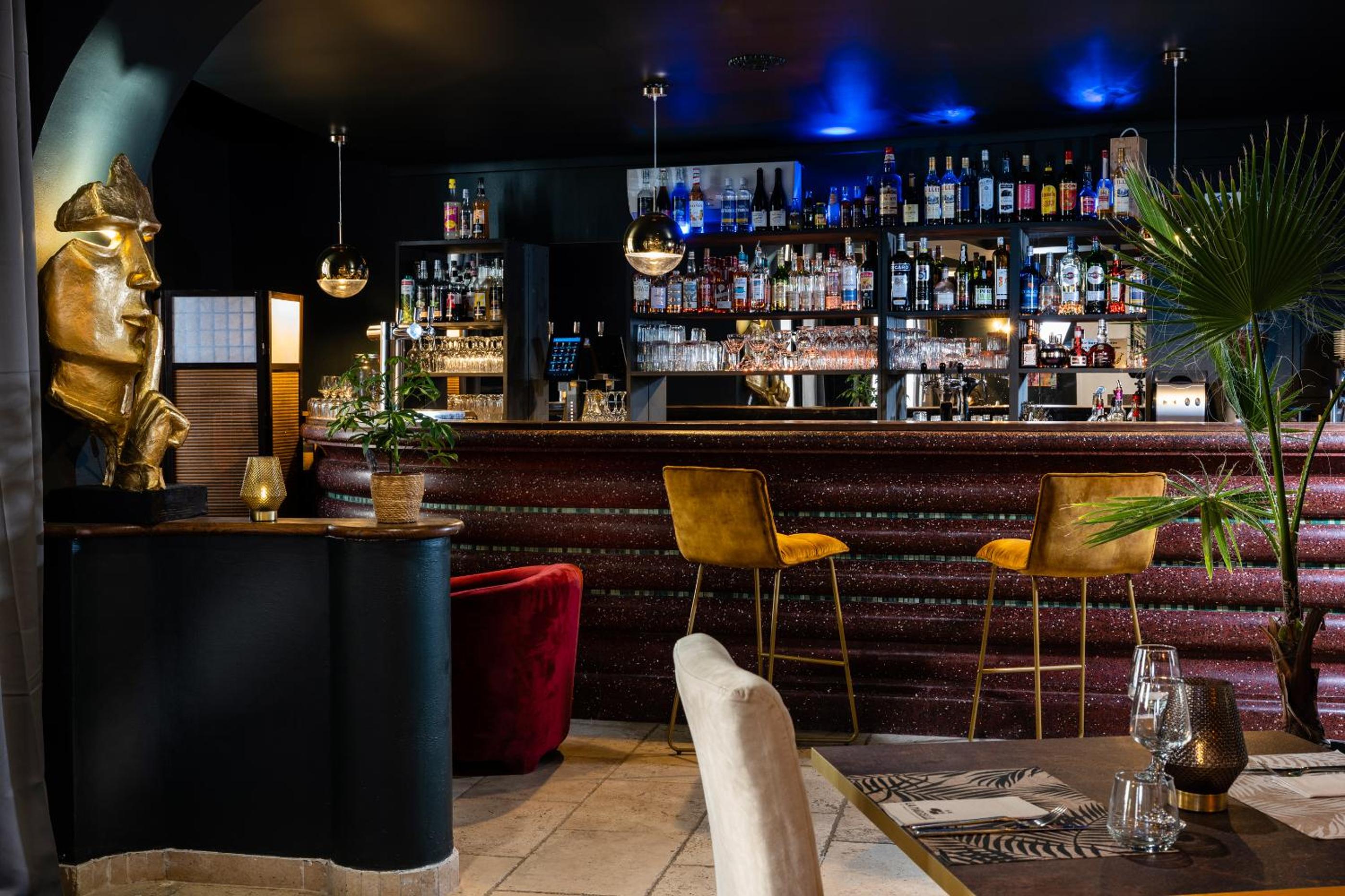bar