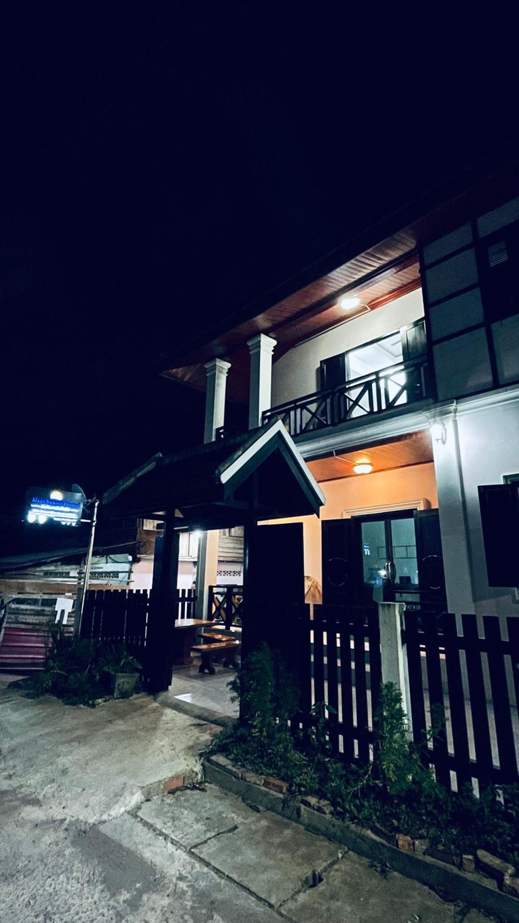 Meet sunset hostel Luangprabang