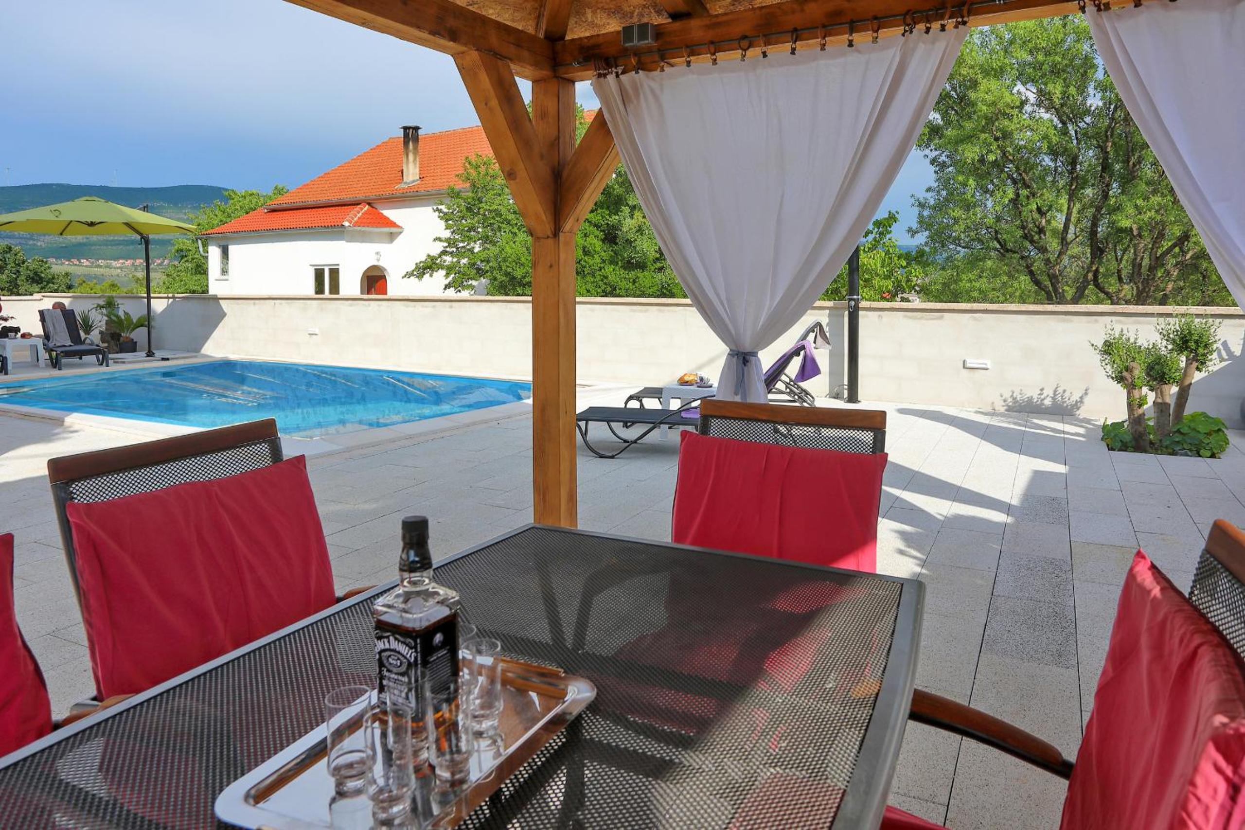 Holiday home Baroque Art with pool view 4