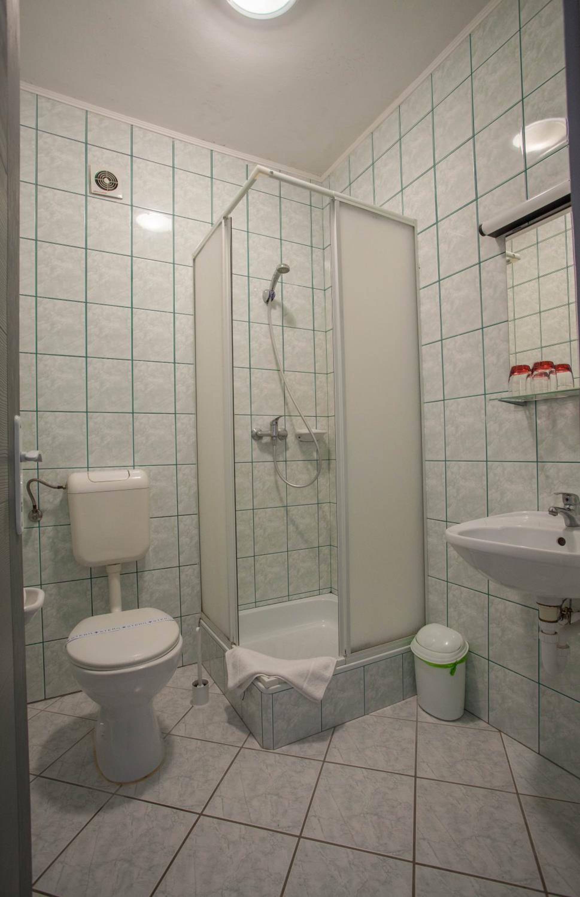 Photo 33