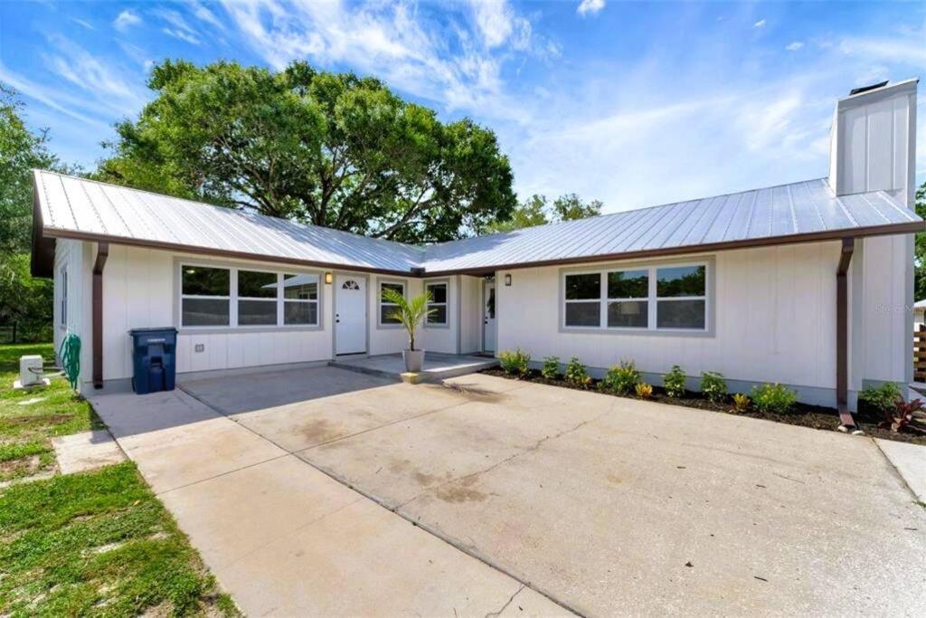 Hotel New Dbl King Ste 13 miles to World's Best Beaches - Image 1