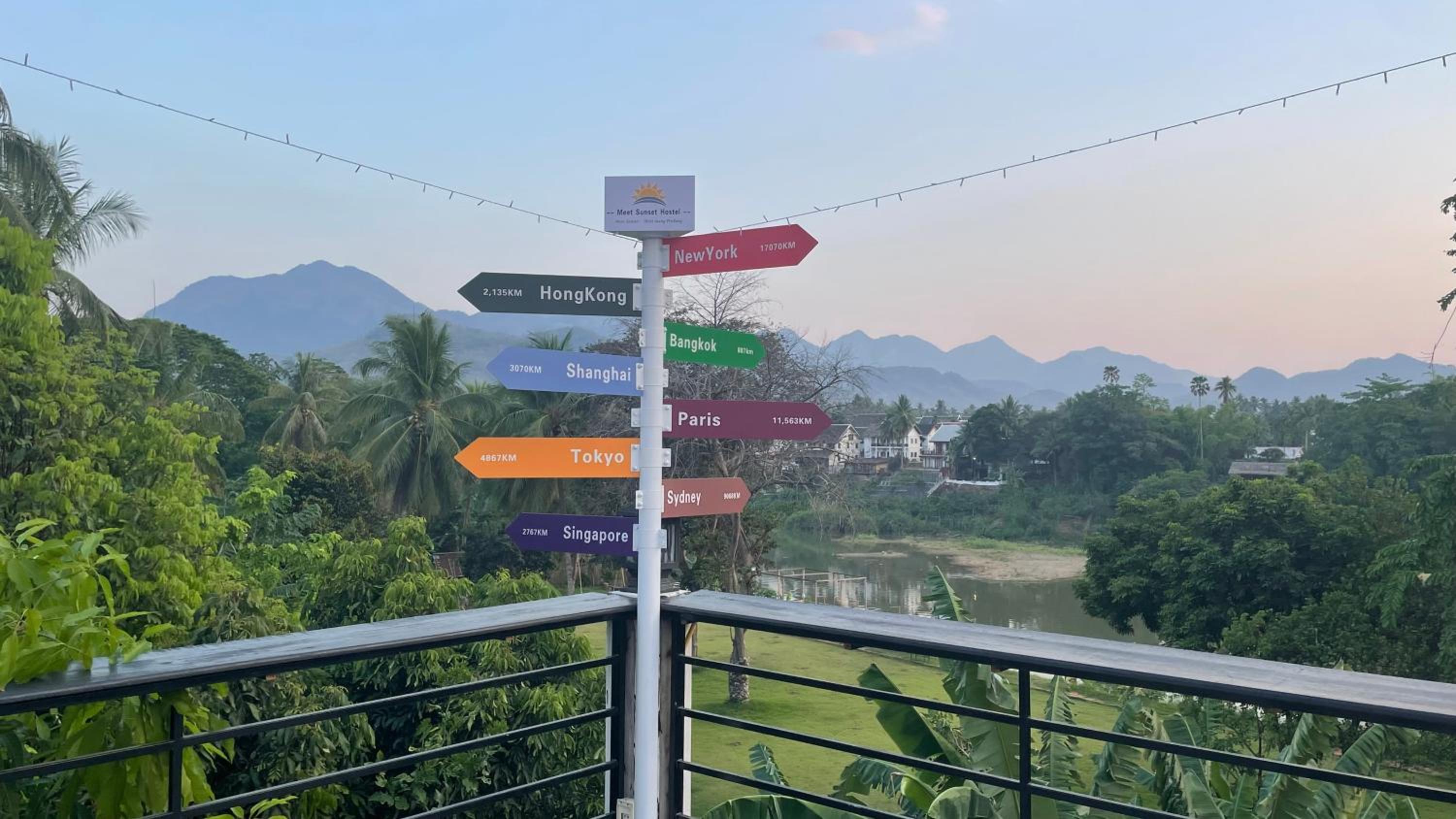 Meet sunset hostel Luangprabang