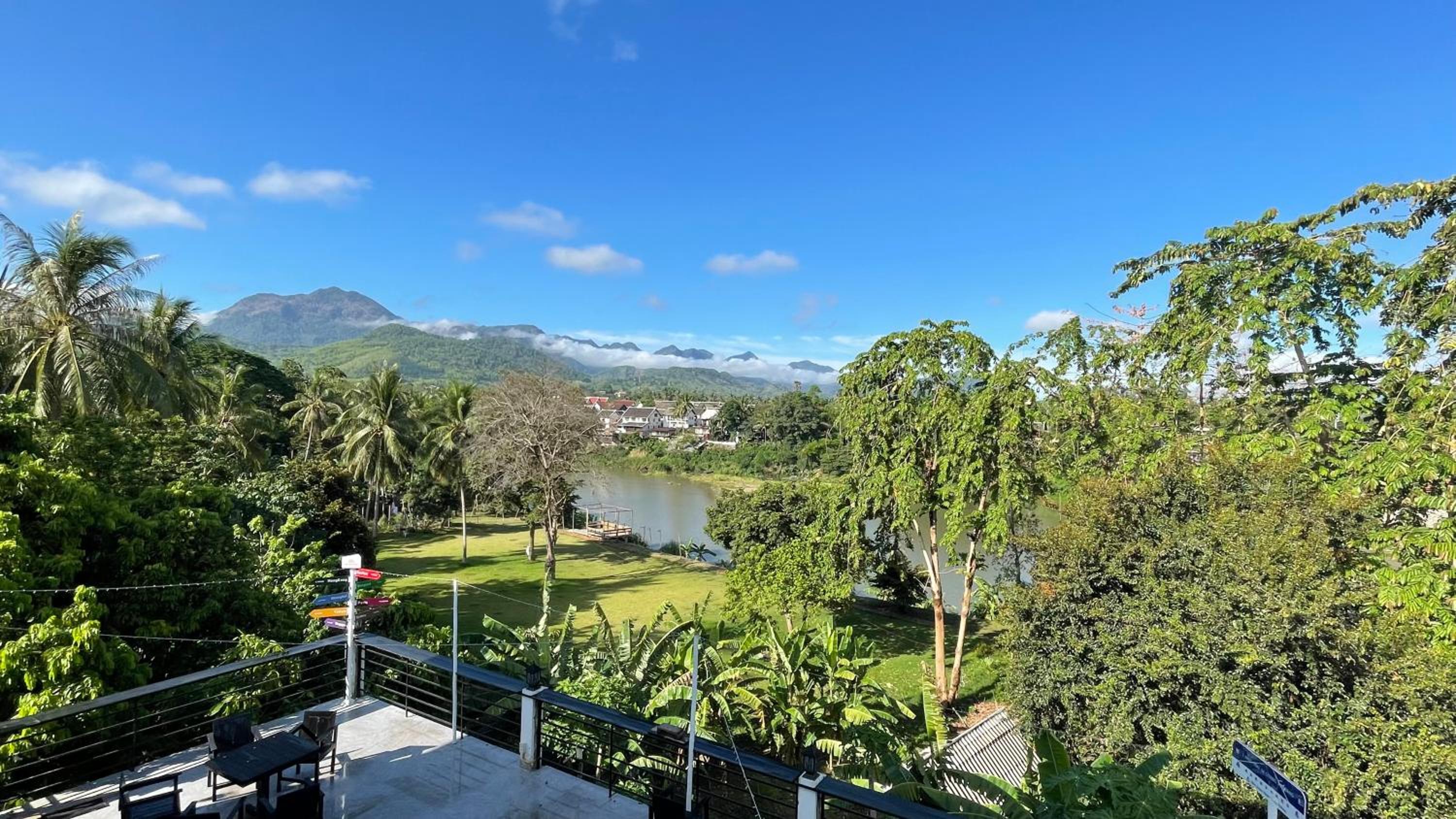 Meet sunset hostel Luangprabang