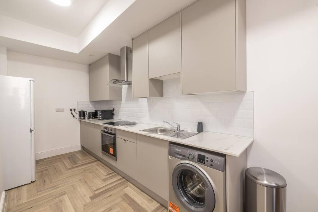Luxe City Stay With Free Gym & Pet Friendly Perfect For Business & Families By The Pocklington - The Graduate Suite view 2