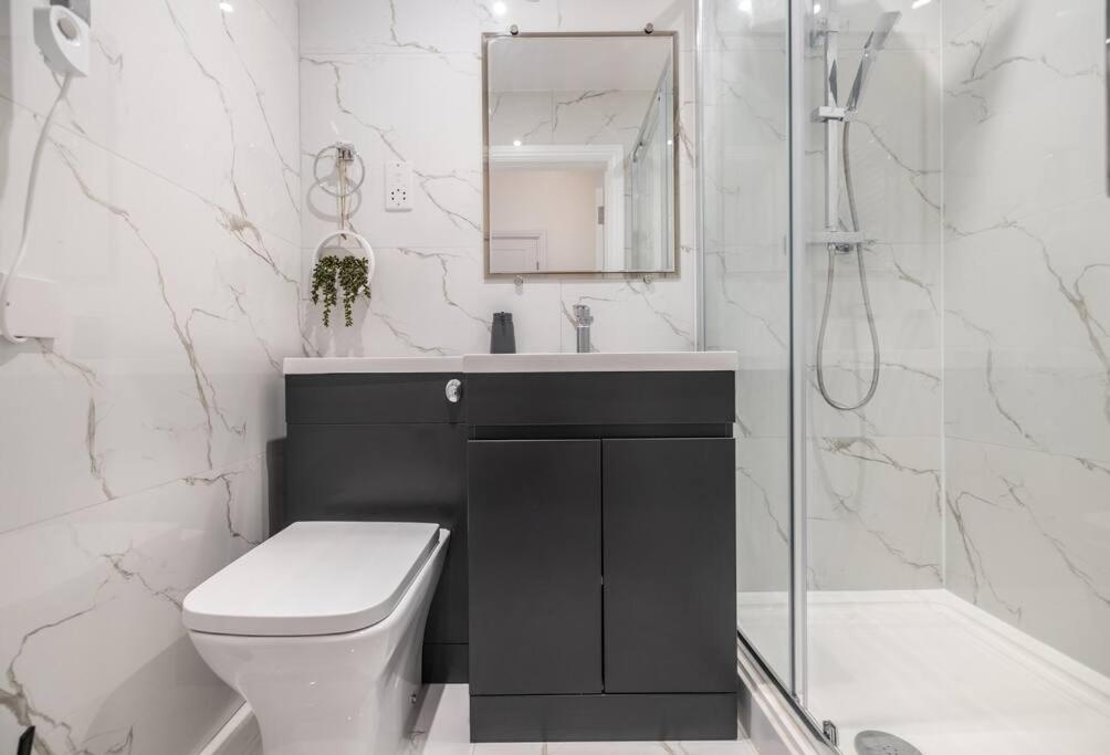 Luxe City Stay With Free Gym & Pet Friendly Perfect For Business & Families By The Pocklington - The Graduate Suite view 3