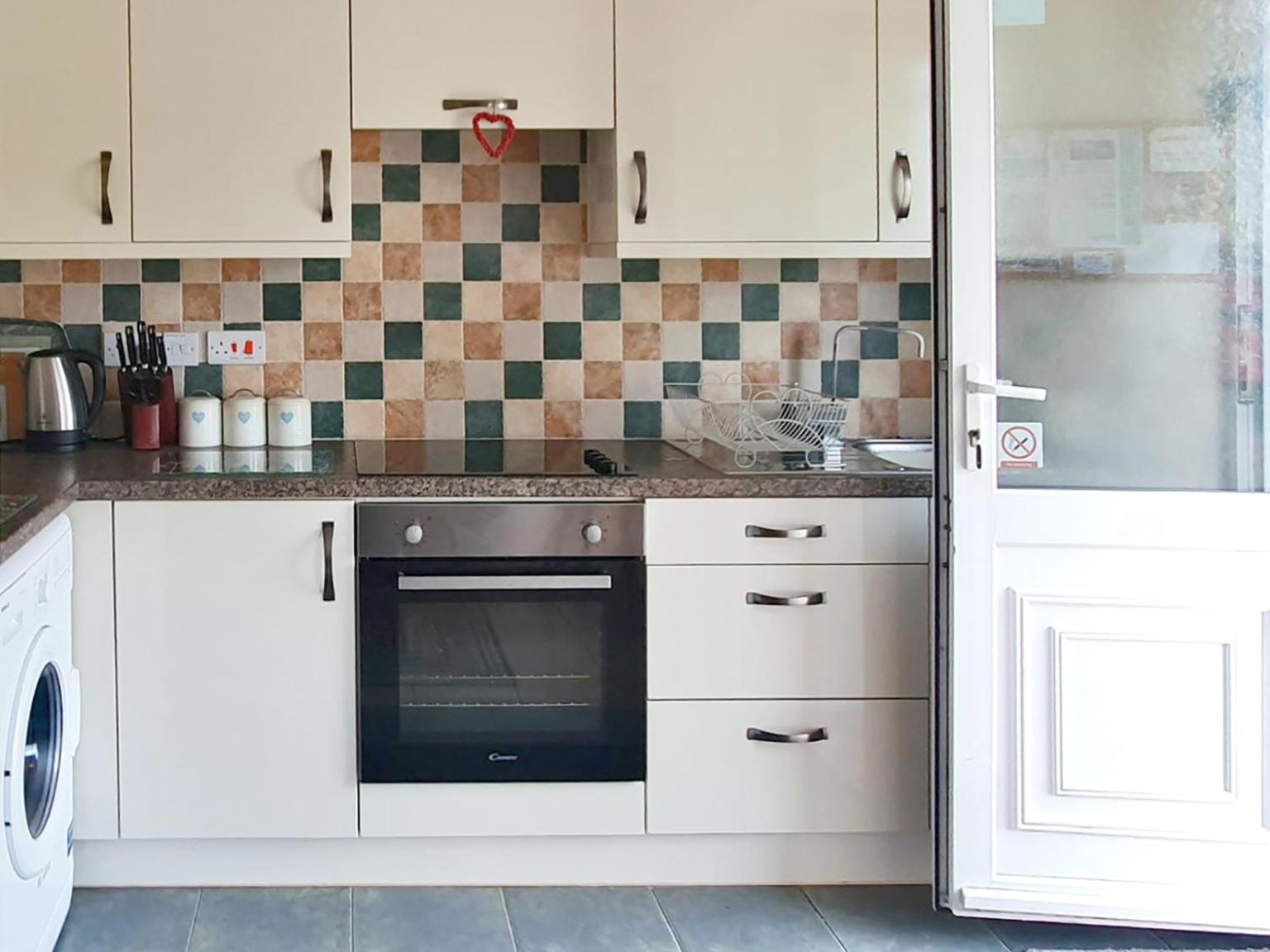 Dart Haven - cheerful holiday bungalow in Galmpton view 2