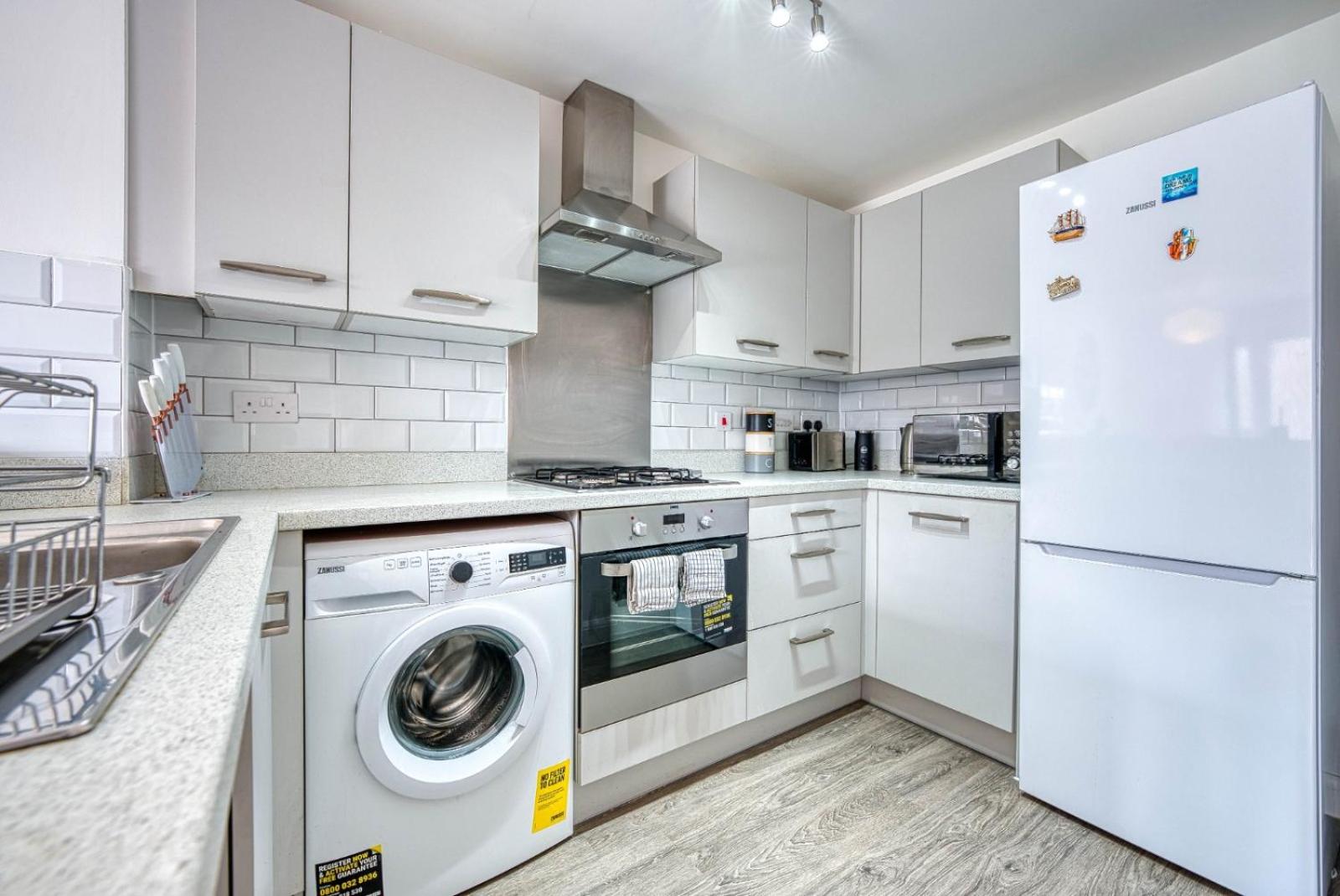 Spacious 4 BR House w/Parking view 5