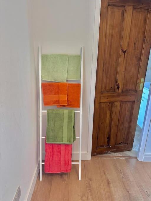 Spacious 3BHK near Heathrow view 5