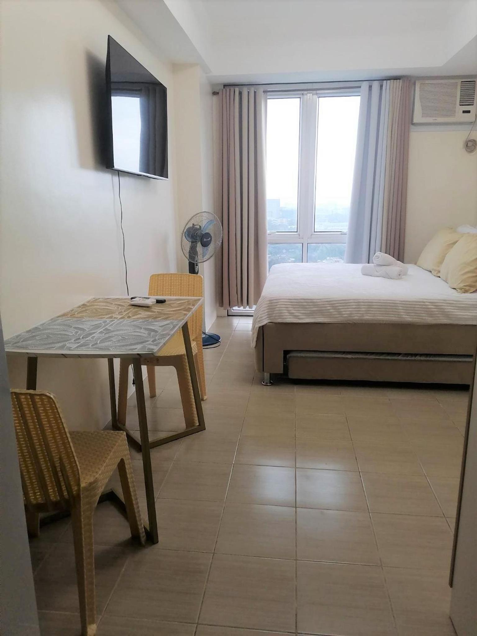 Pasig Condo FAST WIFI with Netflix and Pool Access view 5