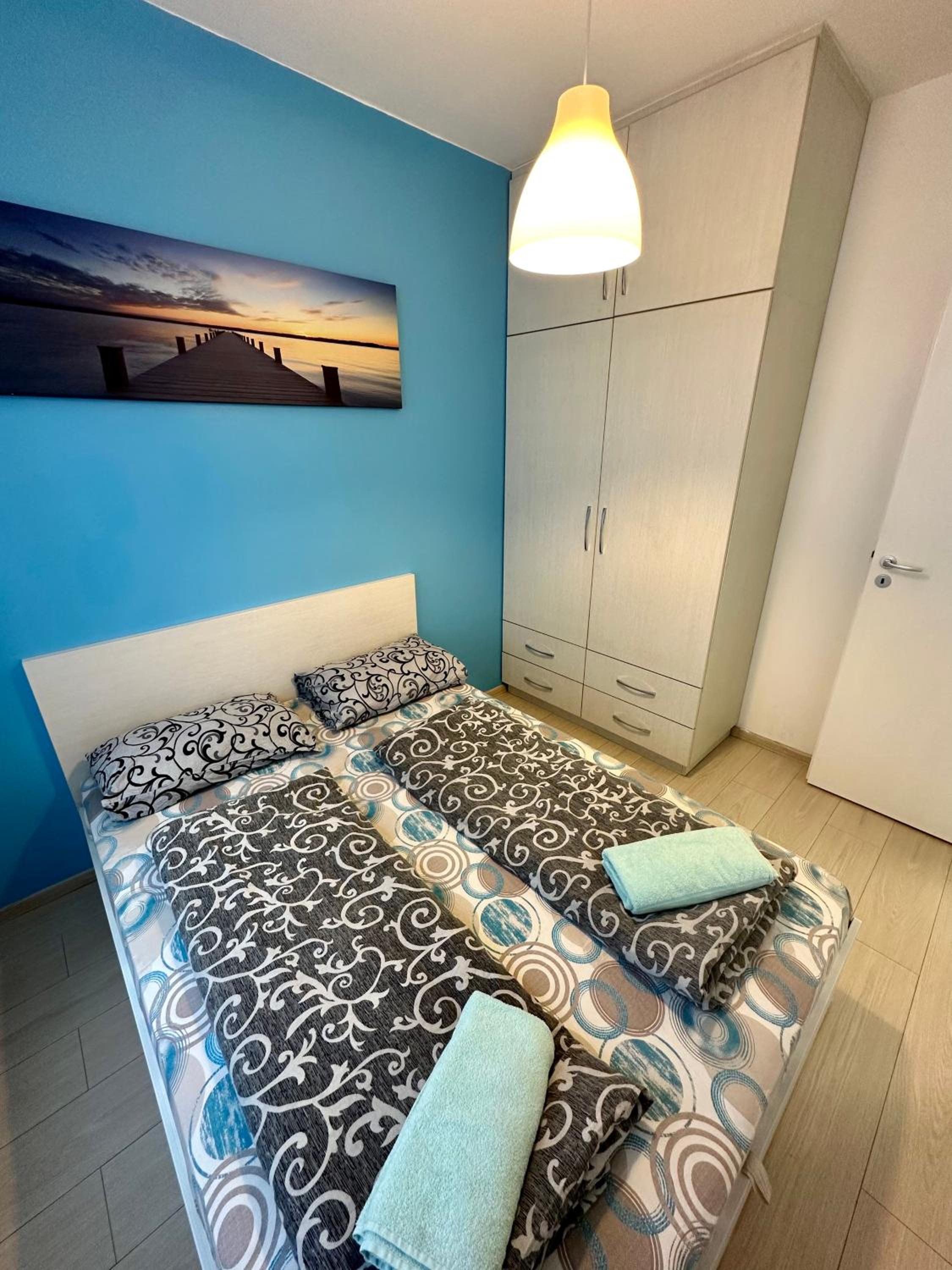 Marina 2 bedrooms&parking apartment