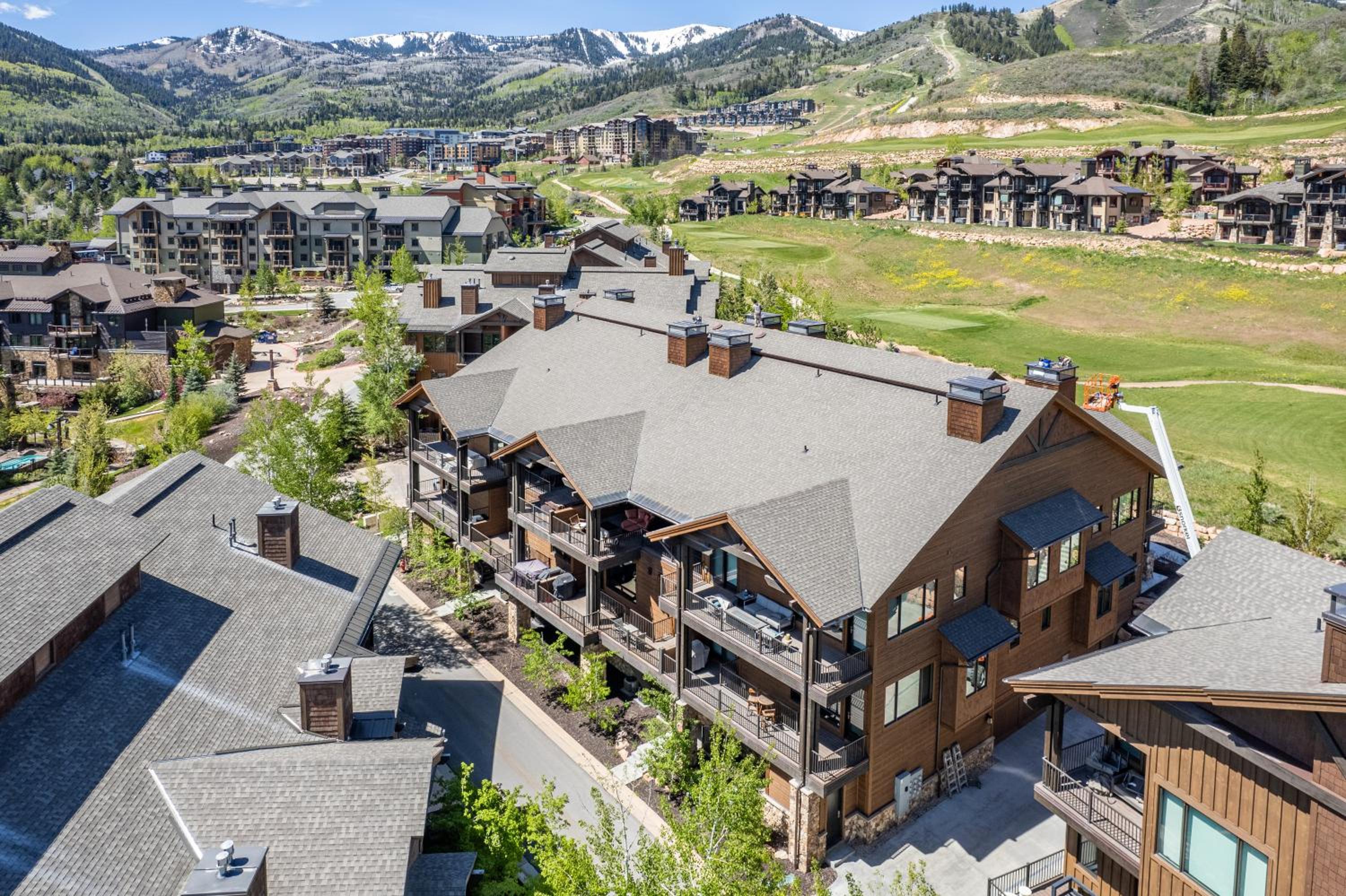 Walk to Skiing, Exceptional Juniper Landing 4 BR, Private Hot Tub, Golf Course Views, Outdoor Pool view 4