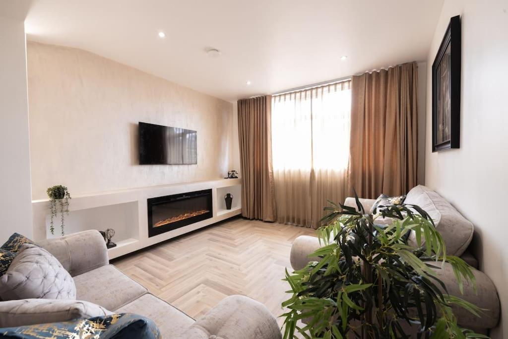 Deluxe City Escape Perfect For Business & Families & Free Gym By The Pocklington - The Magistrates Suite
