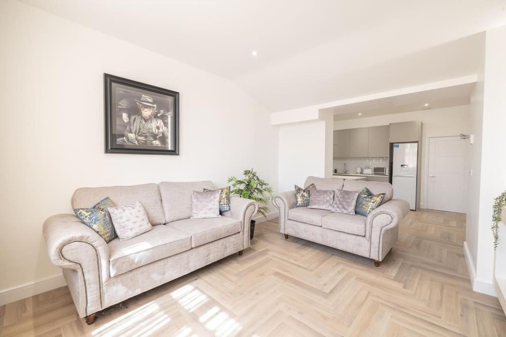 Deluxe City Escape Perfect For Business & Families & Free Gym By The Pocklington - The Magistrates Suite