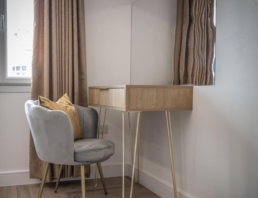 Deluxe City Escape Perfect For Business & Families & Free Gym By The Pocklington - The Magistrates Suite