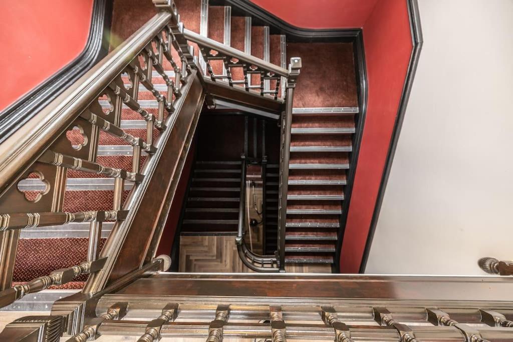 Deluxe City Escape Perfect For Business & Families & Free Gym By The Pocklington - The Magistrates Suite