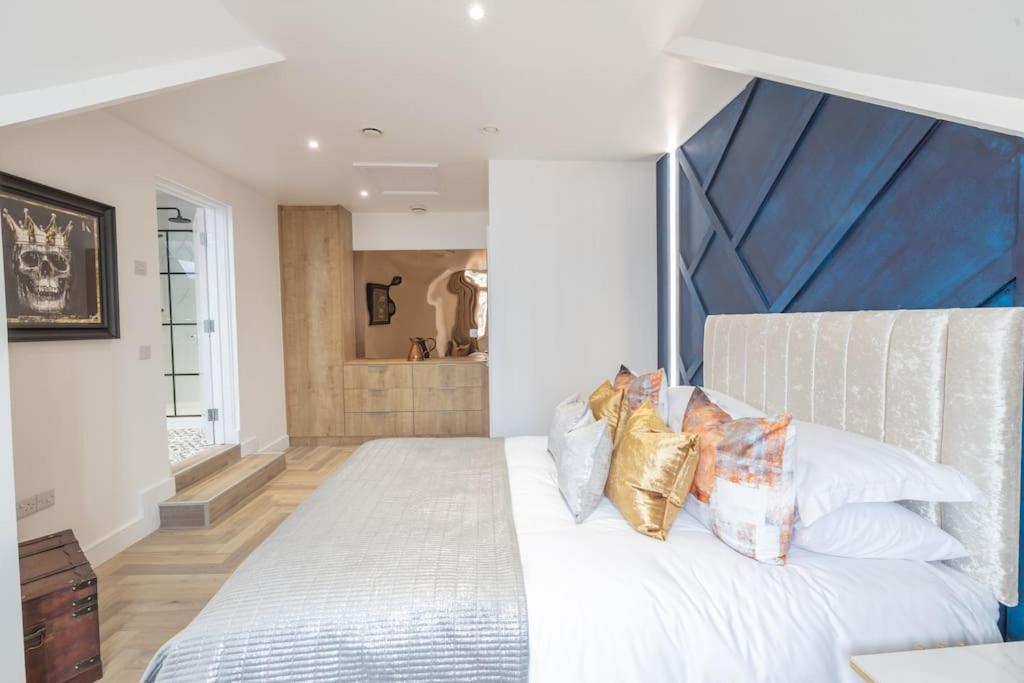 Deluxe City Escape Perfect For Business & Families & Free Gym By The Pocklington - The Magistrates Suite
