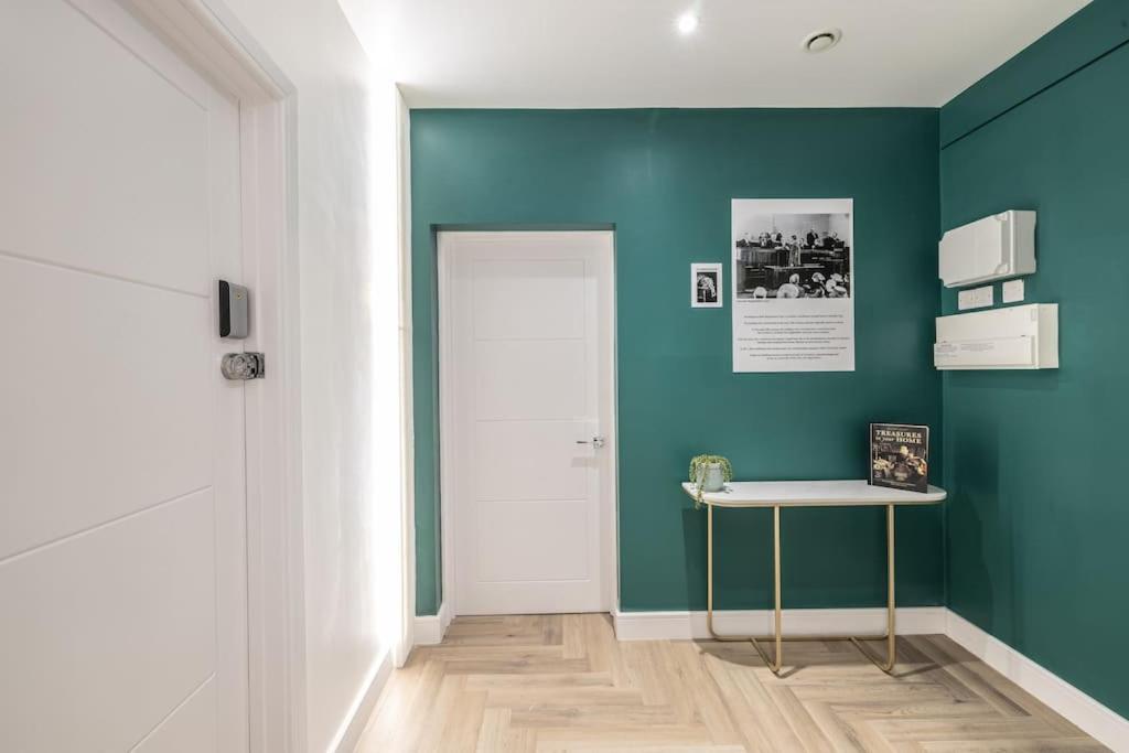 Deluxe City Escape Perfect For Business & Families & Free Gym By The Pocklington - The Magistrates Suite