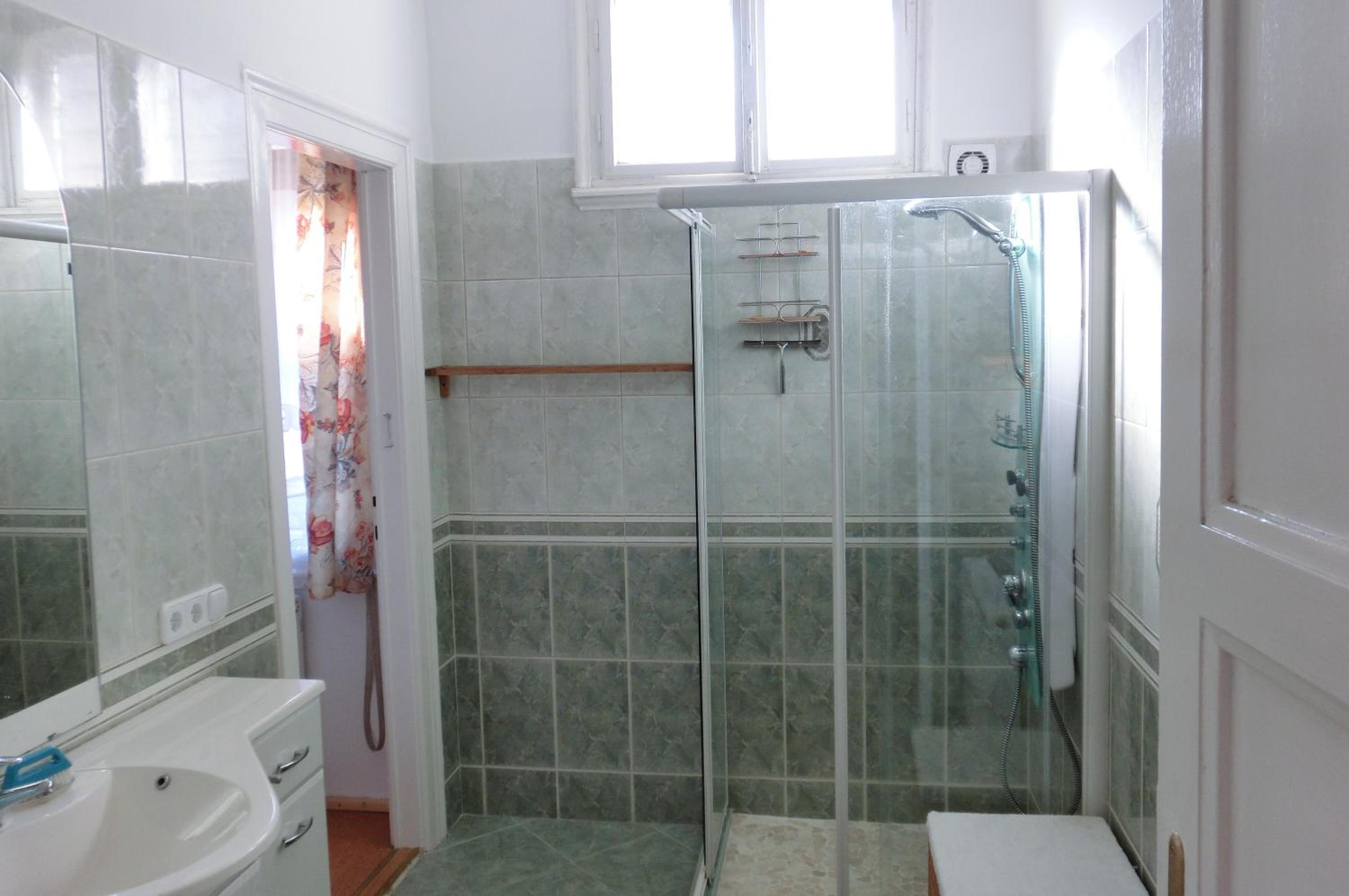 Photo 33