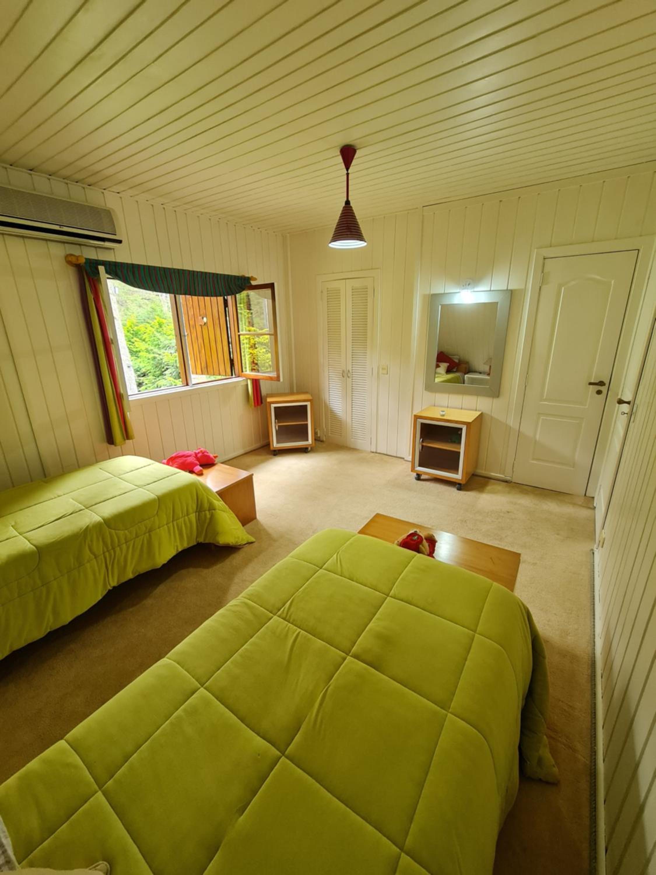 Casa em Campos do Jordão próximo do Capivari com 4 Suítes