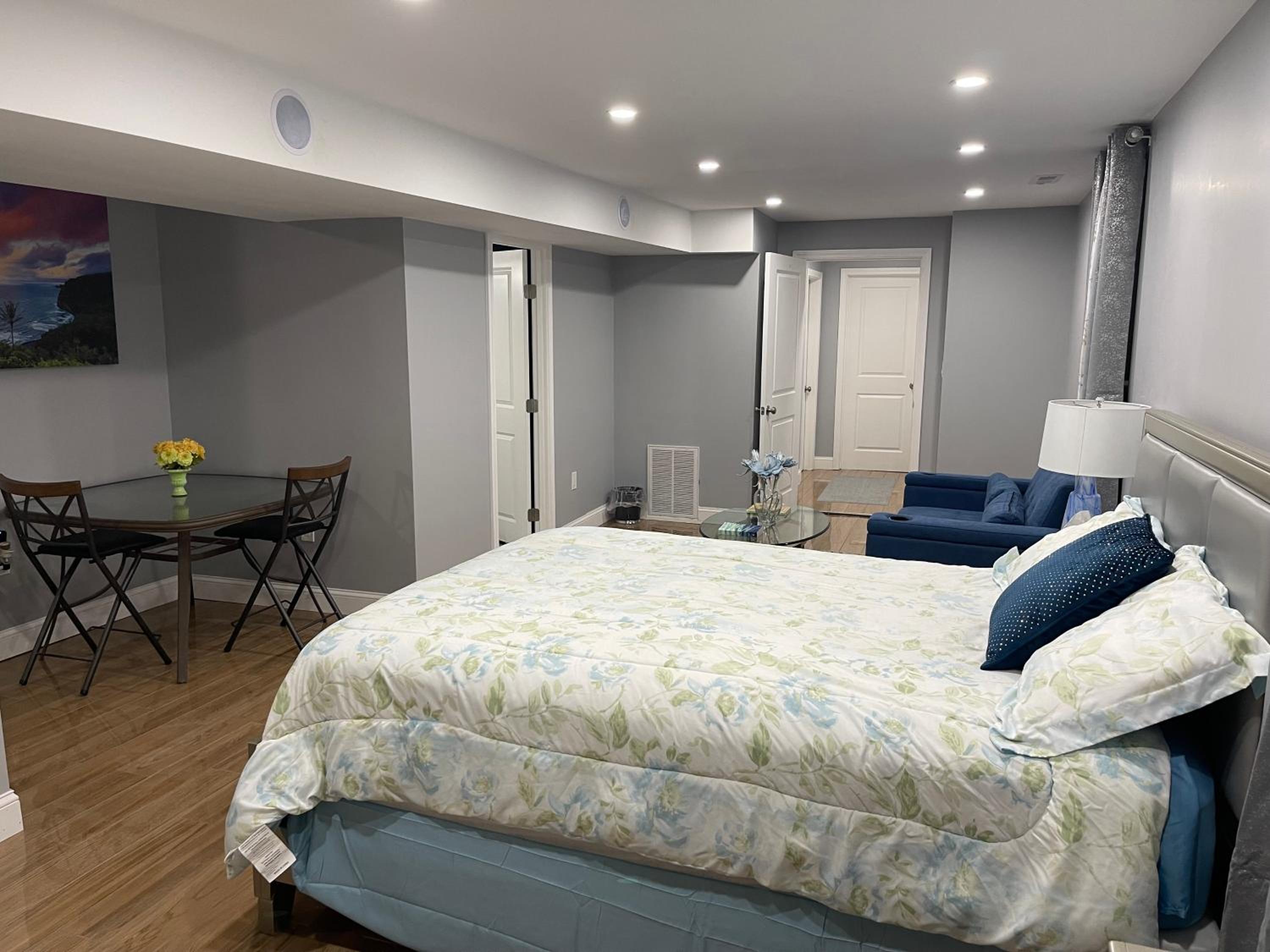 Brand New Luxury Rooms near downtown Boston view 3