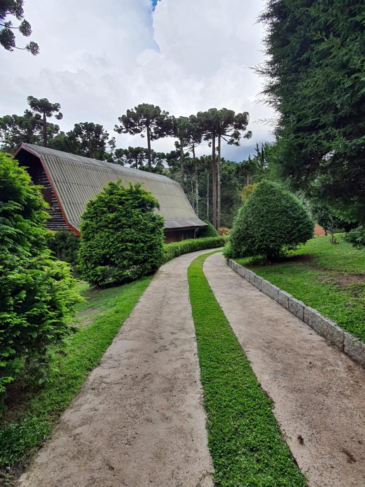 Casa em Campos do Jordão próximo do Capivari com 4 Suítes