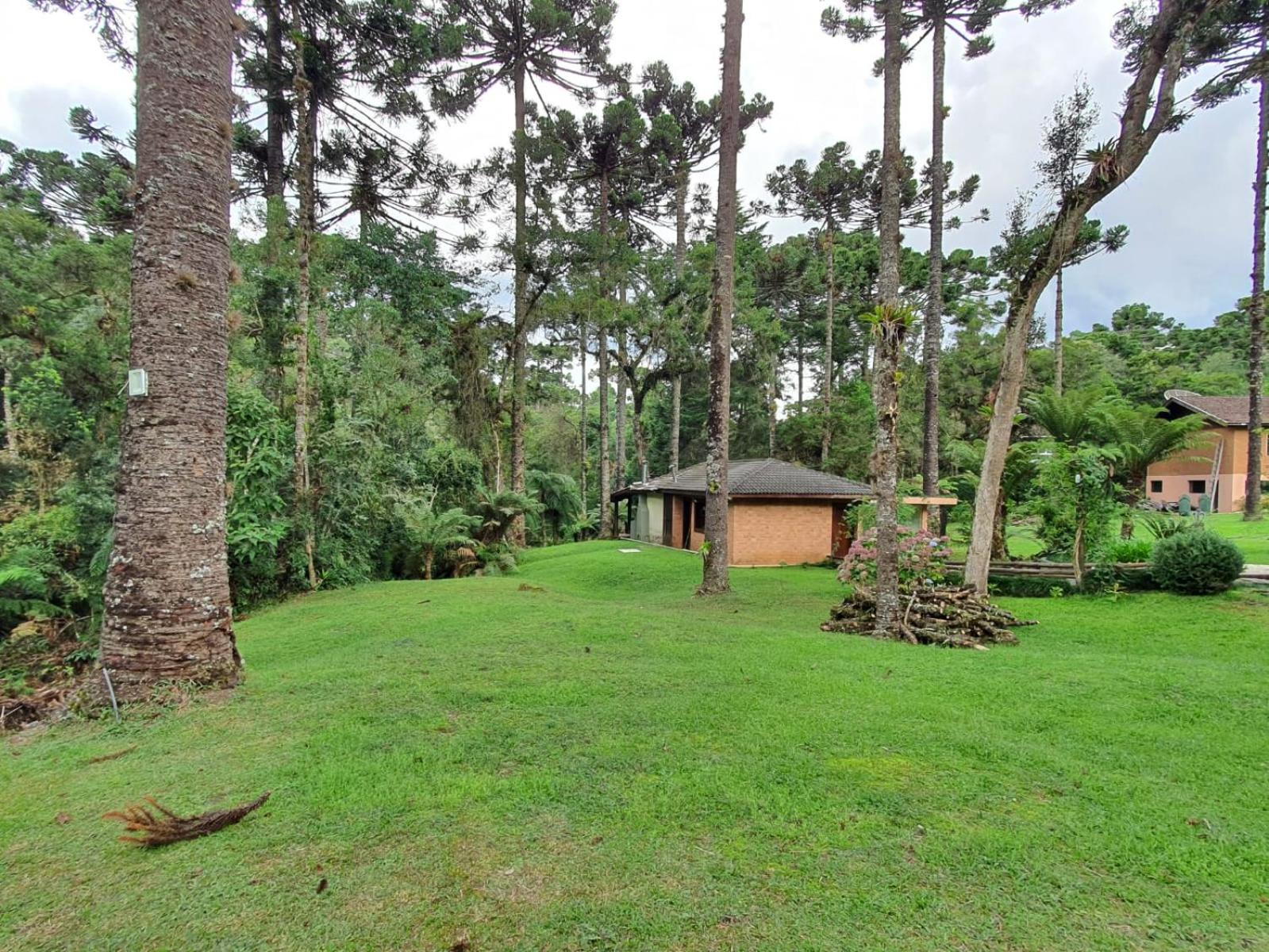 Casa em Campos do Jordão próximo do Capivari com 4 Suítes