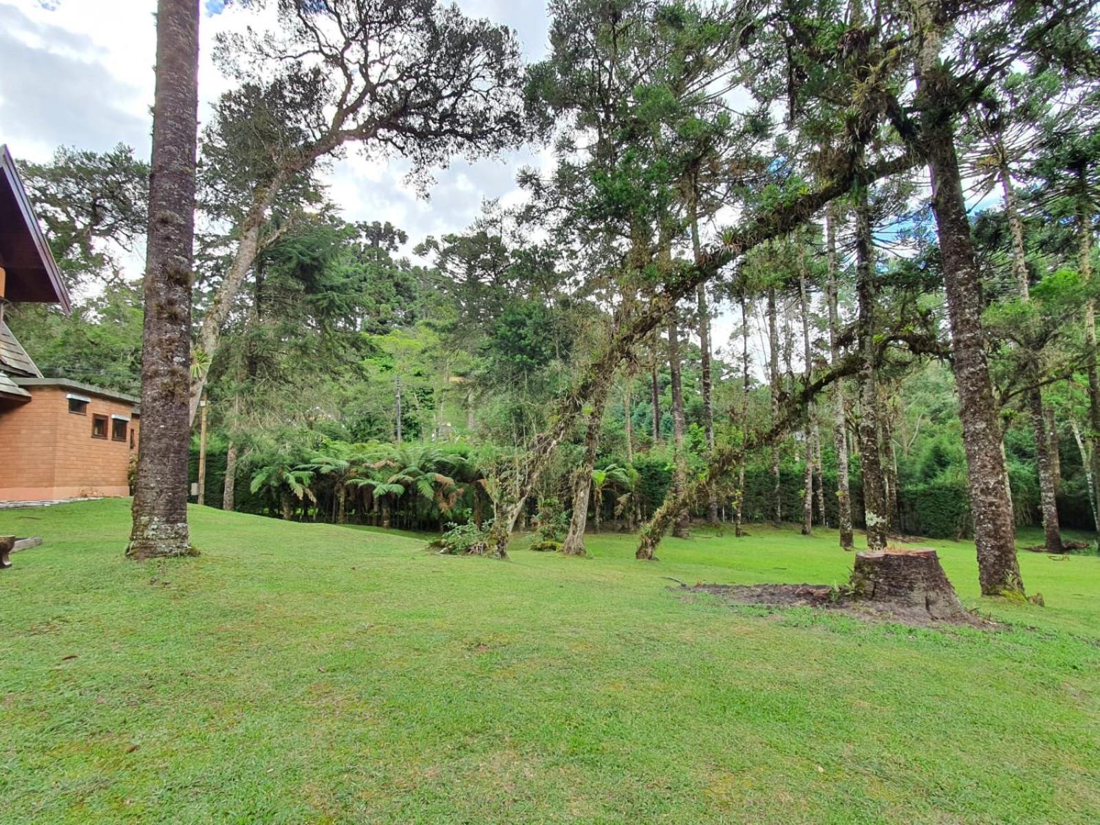 Casa em Campos do Jordão próximo do Capivari com 4 Suítes