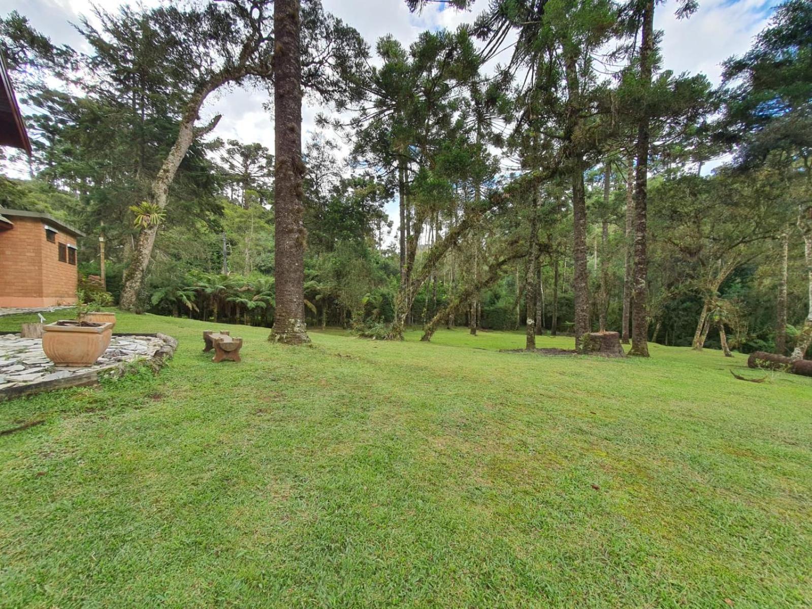 Casa em Campos do Jordão próximo do Capivari com 4 Suítes
