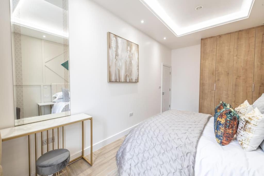 Luxury 2 Bed Apartment In The City Centre With Free Gym By The Pocklington - The Ceremonial Suite