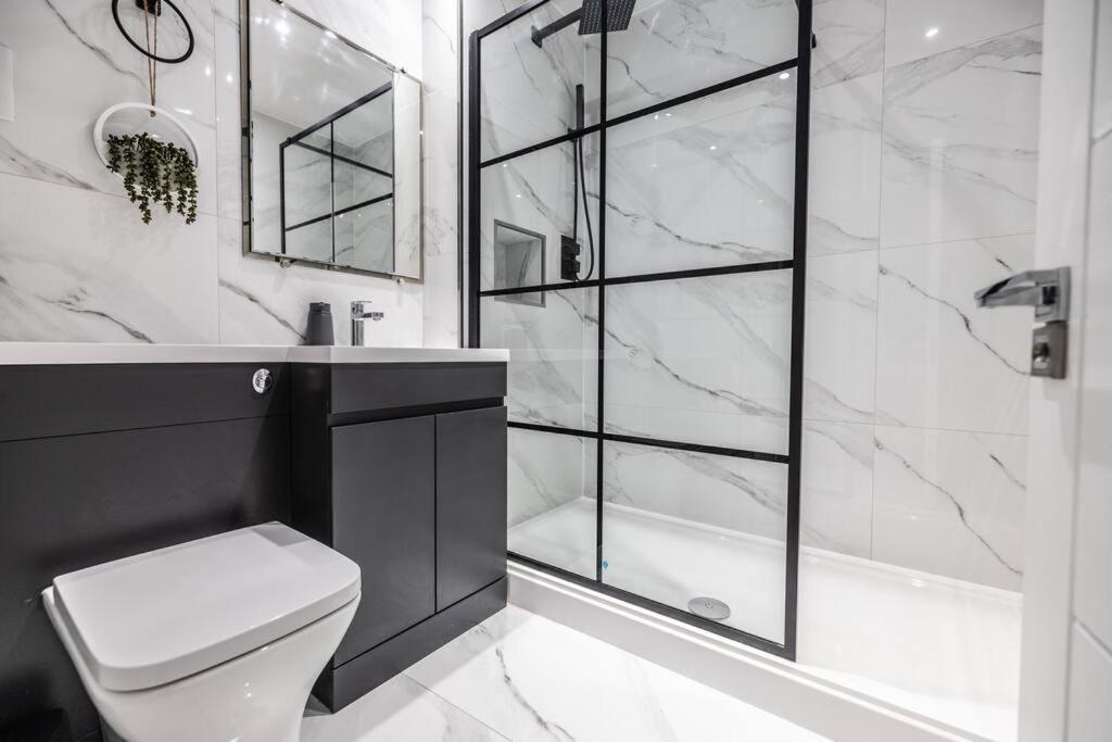 Luxury 2 Bed Apartment In The City Centre With Free Gym By The Pocklington - The Ceremonial Suite