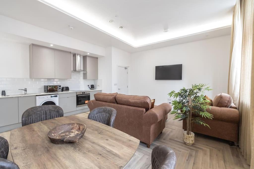 Luxury 2 Bed Apartment In The City Centre With Free Gym By The Pocklington - The Ceremonial Suite