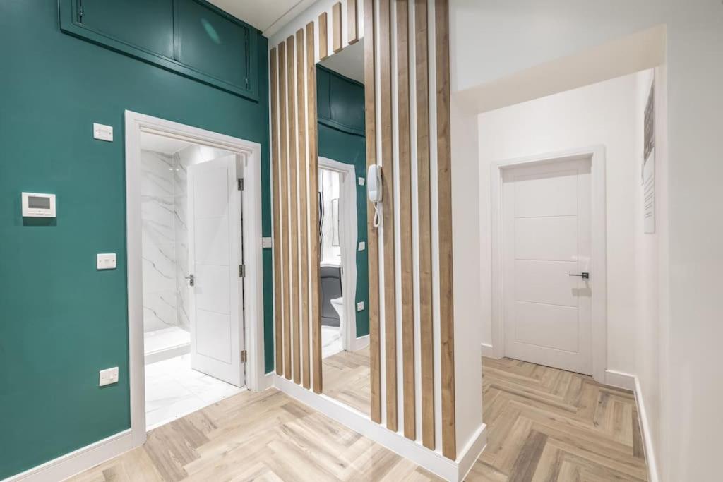 Luxury 2 Bed Apartment In The City Centre With Free Gym By The Pocklington - The Ceremonial Suite