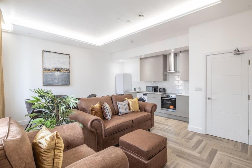 Luxury 2 Bed Apartment In The City Centre With Free Gym By The Pocklington - The Ceremonial Suite