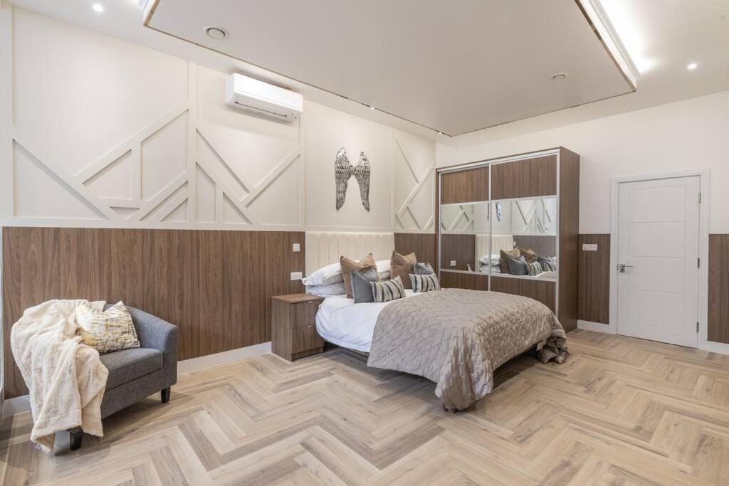 Luxury 2 Bed Apartment In The City Centre With Free Gym By The Pocklington - The Ceremonial Suite