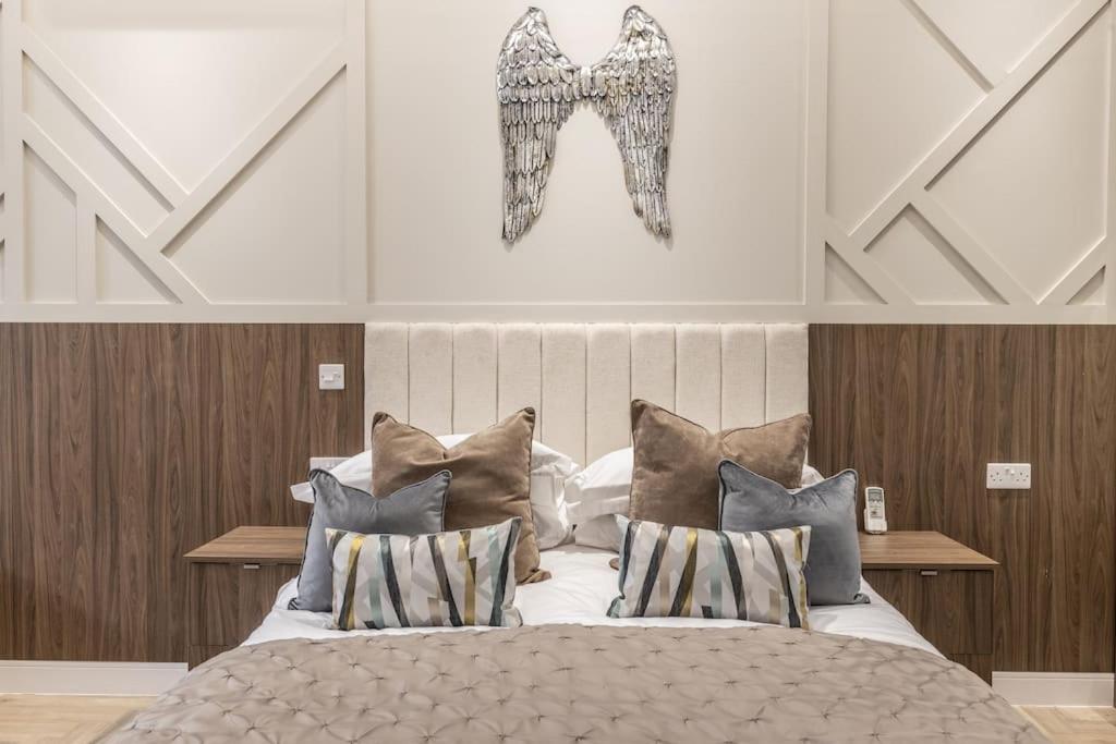 Luxury 2 Bed Apartment In The City Centre With Free Gym By The Pocklington - The Ceremonial Suite