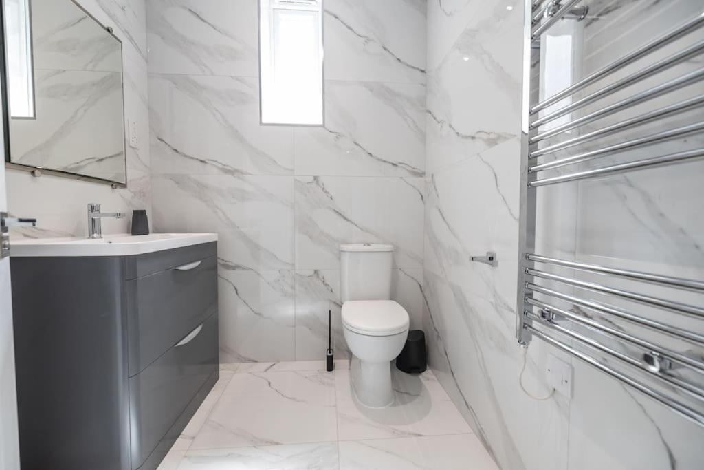 Luxury 2 Bed Apartment In The City Centre With Free Gym By The Pocklington - The Ceremonial Suite