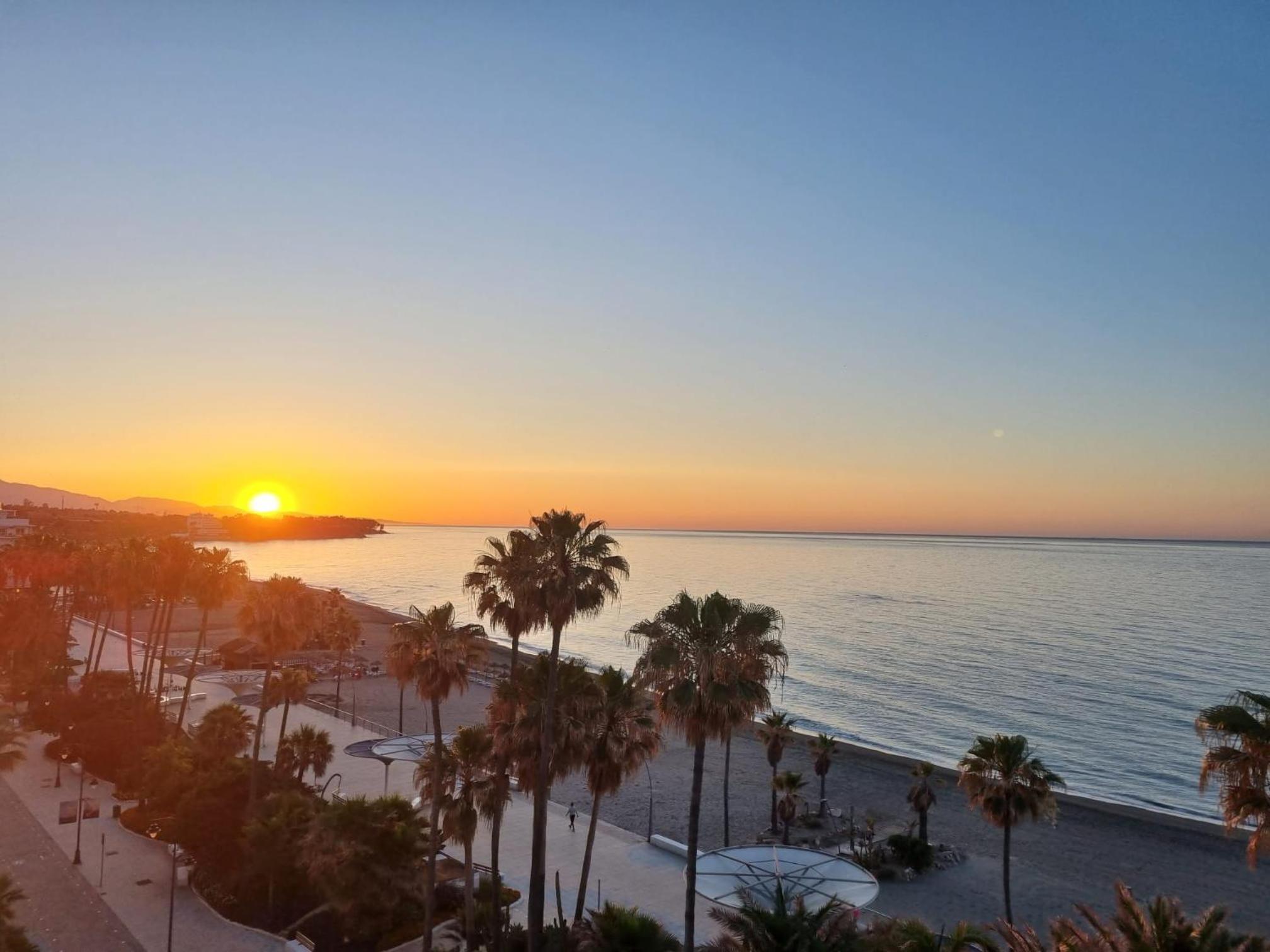 SunnyPalms - Beachfront Penthouse with stunning sea view