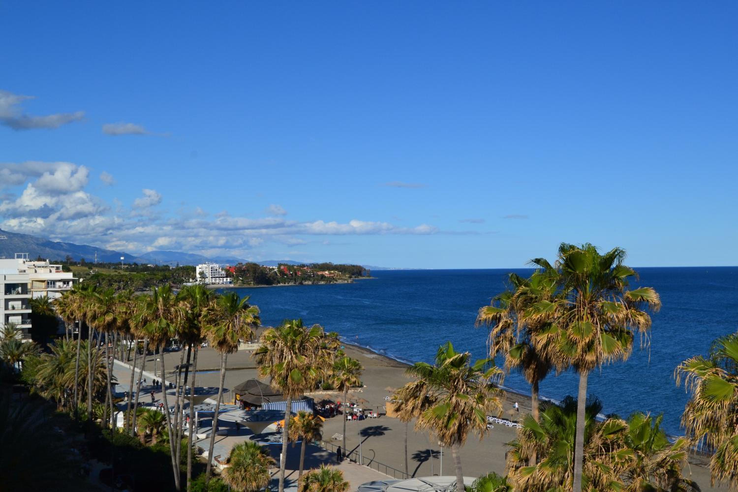 SunnyPalms - Beachfront Penthouse with stunning sea view