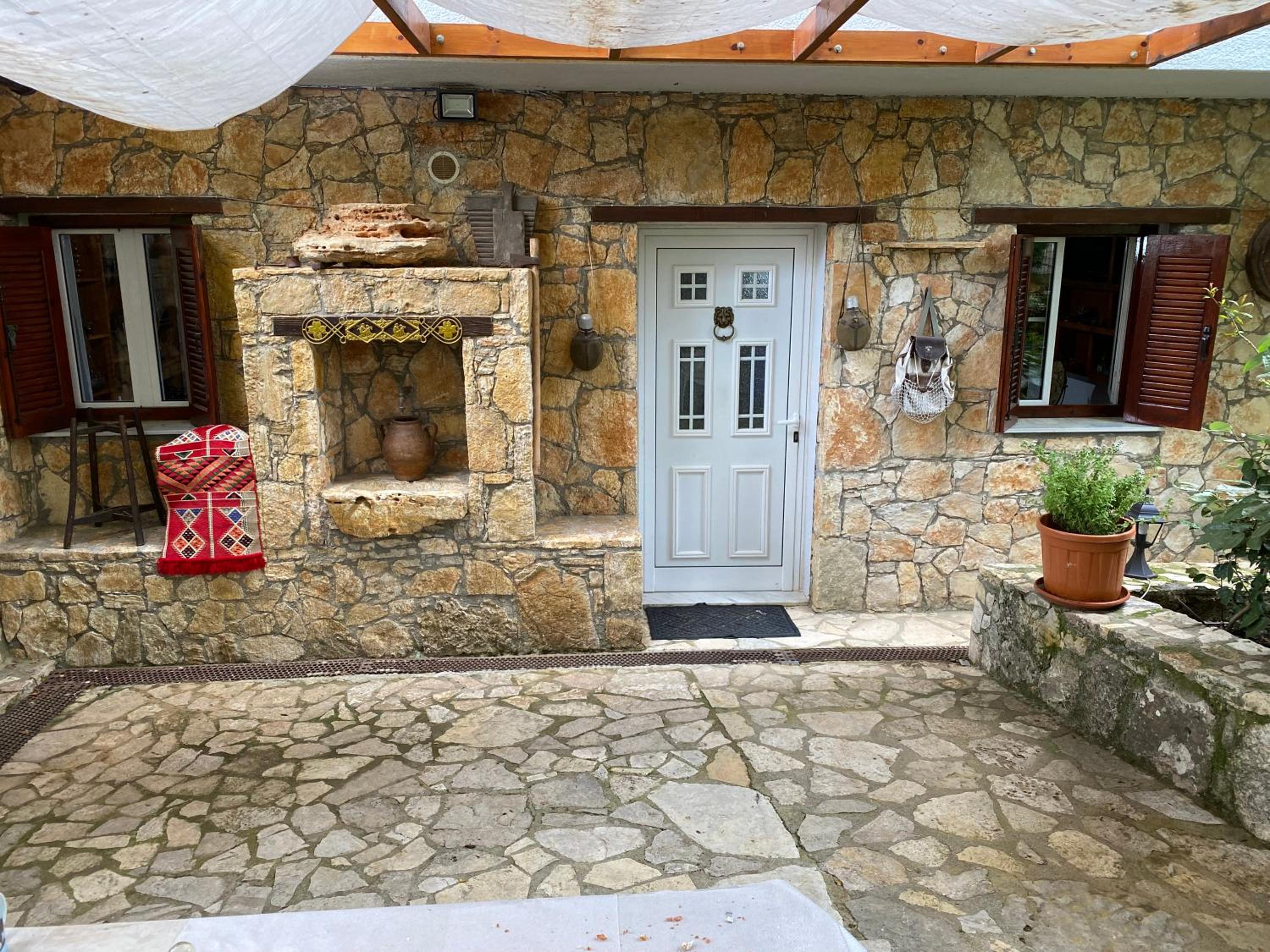 Katharo Traditional Villa