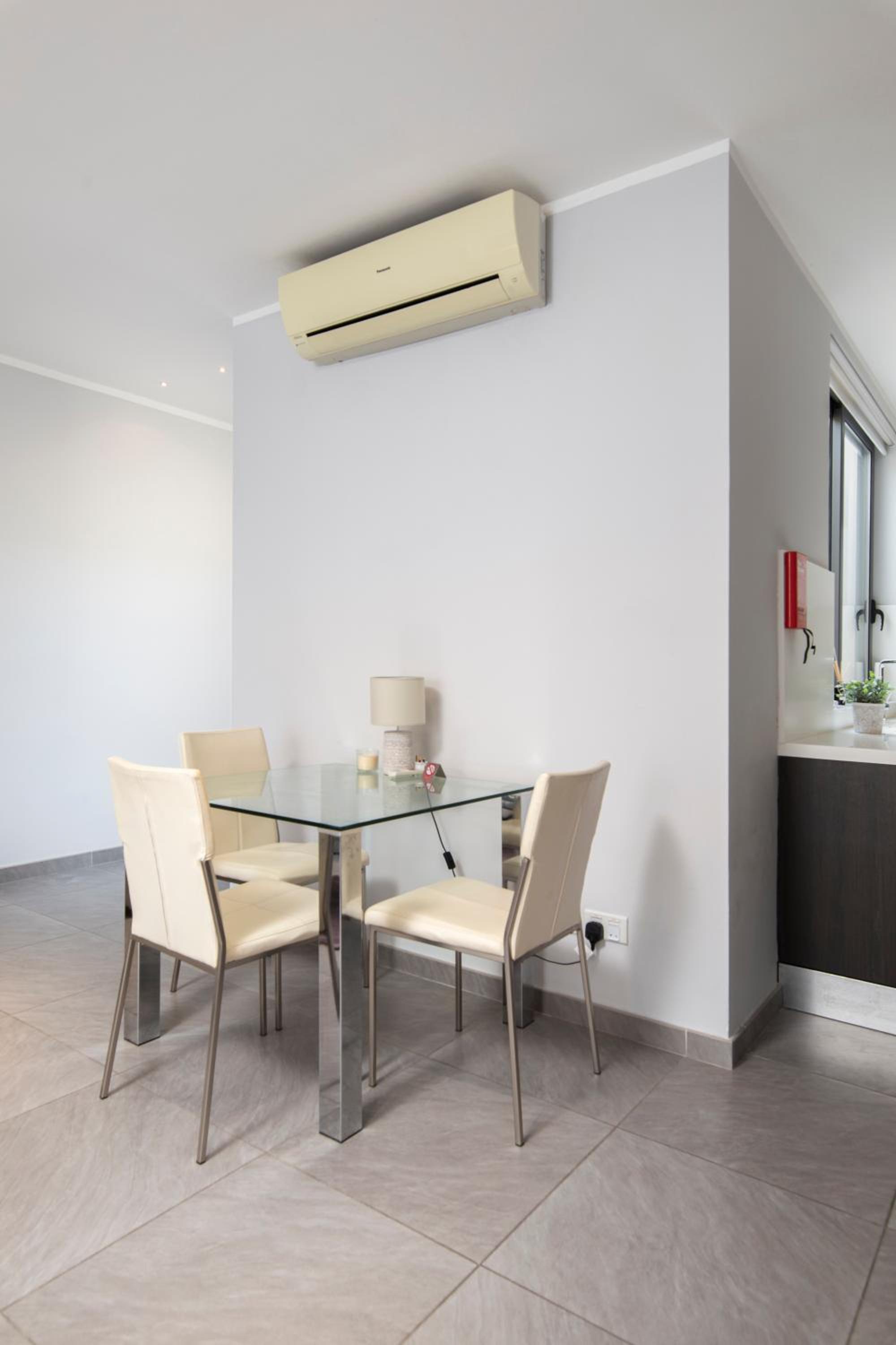 3BR Penthouse with huge terrace - Sliema, Triq Trofimu view 3