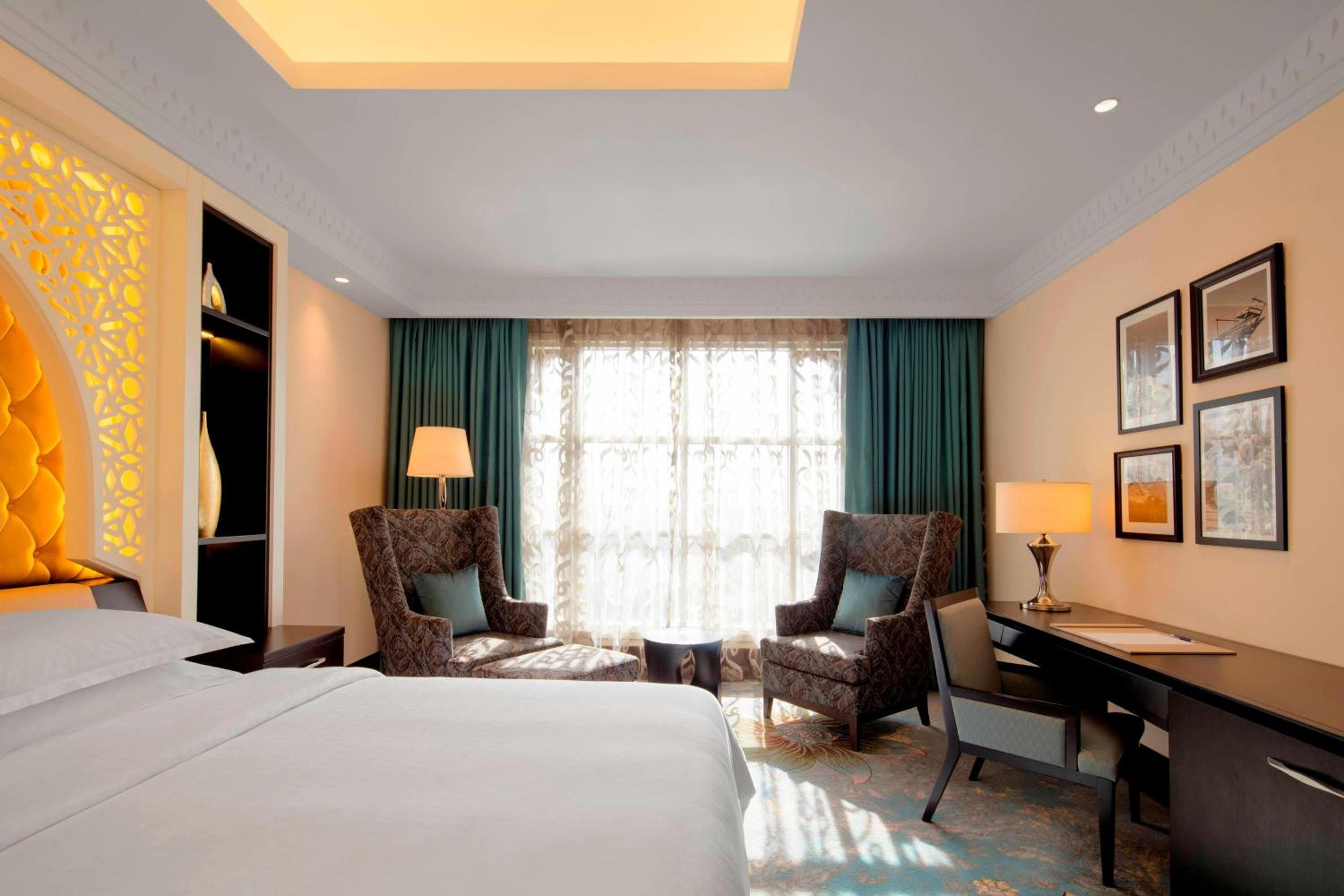 Sheraton Sharjah Beach Resort and Spa - Image 2