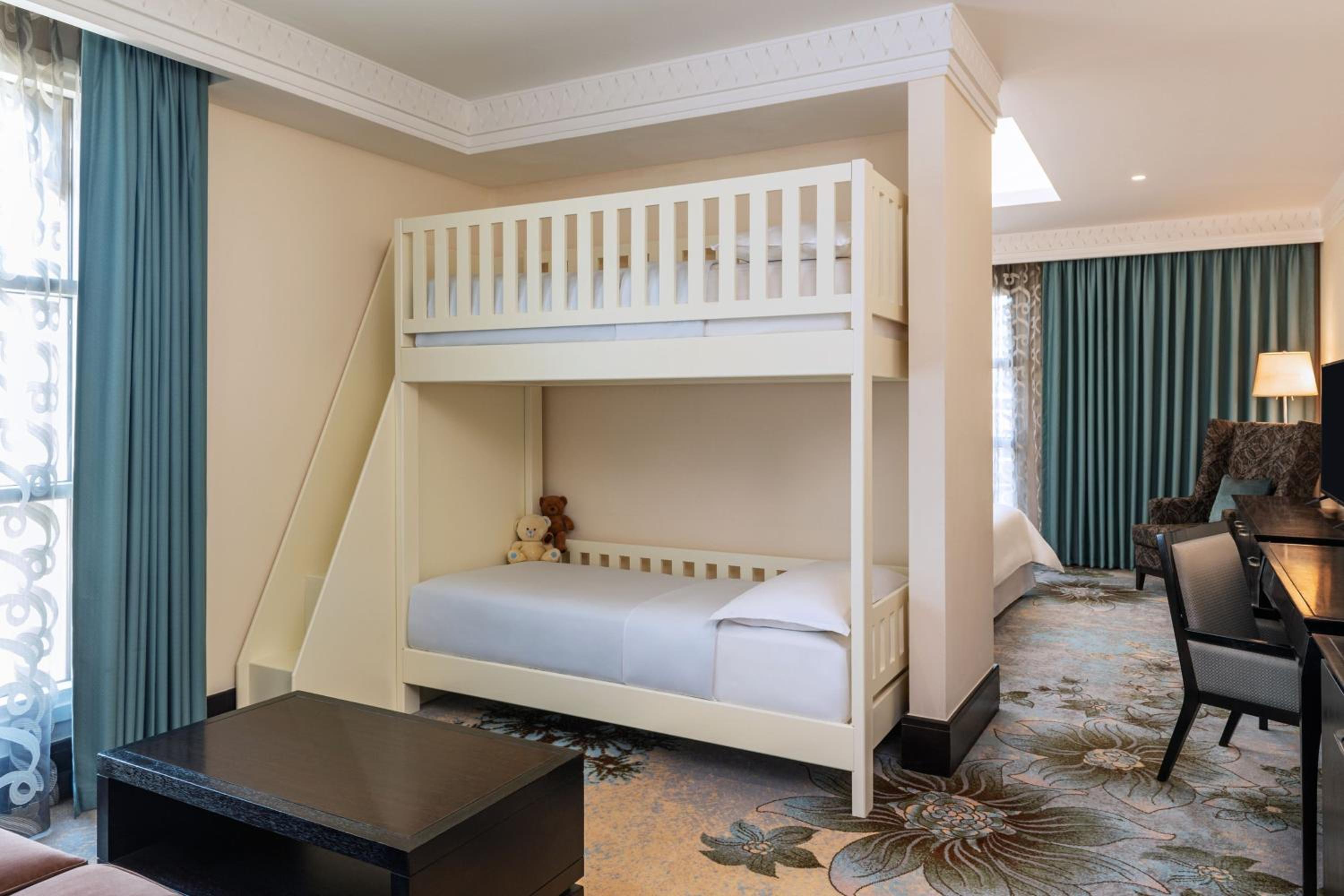 Sheraton Sharjah Beach Resort and Spa - Image 4