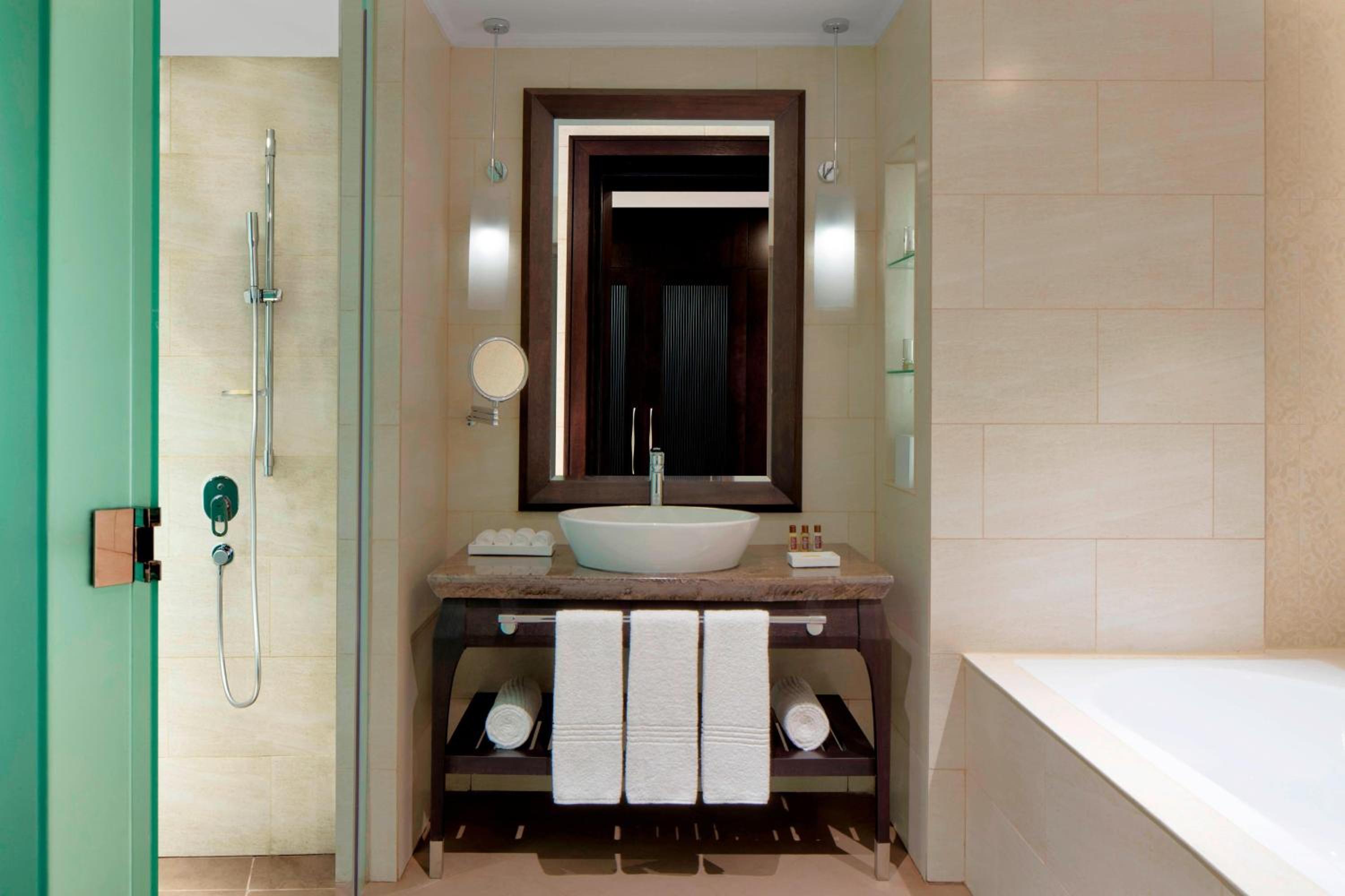 Sheraton Sharjah Beach Resort and Spa — photo 17