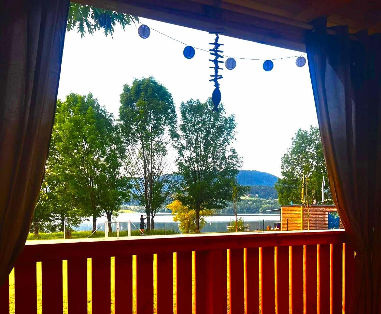 Mobilna hiška pogled na jezero view 4