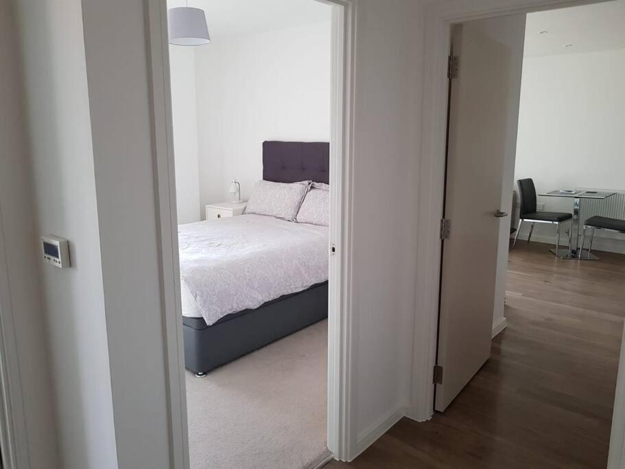 Flat near tube station, O2, Excel and Canary Wharf