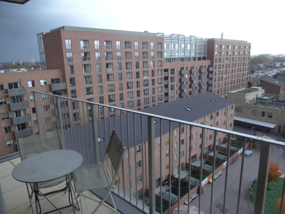 Flat near tube station, O2, Excel and Canary Wharf