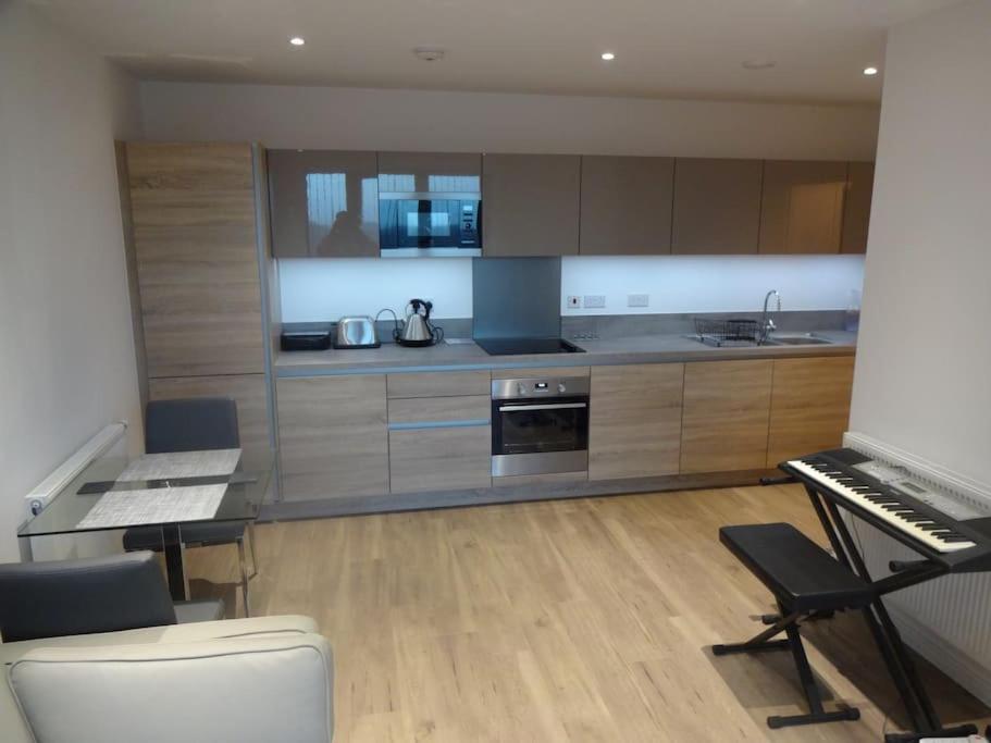 Flat near tube station, O2, Excel and Canary Wharf