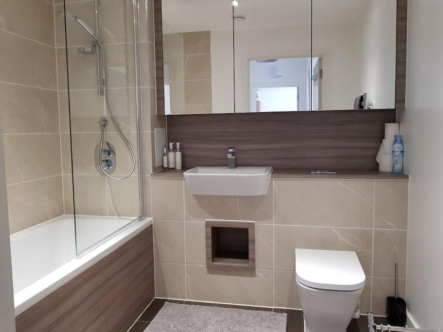 Flat near tube station, O2, Excel and Canary Wharf