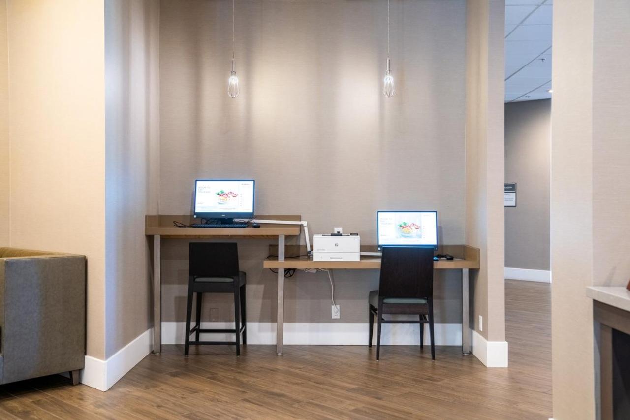 Oxnard Vacations - Residence Inn by Marriott Oxnard River Ridge - Property Image 27