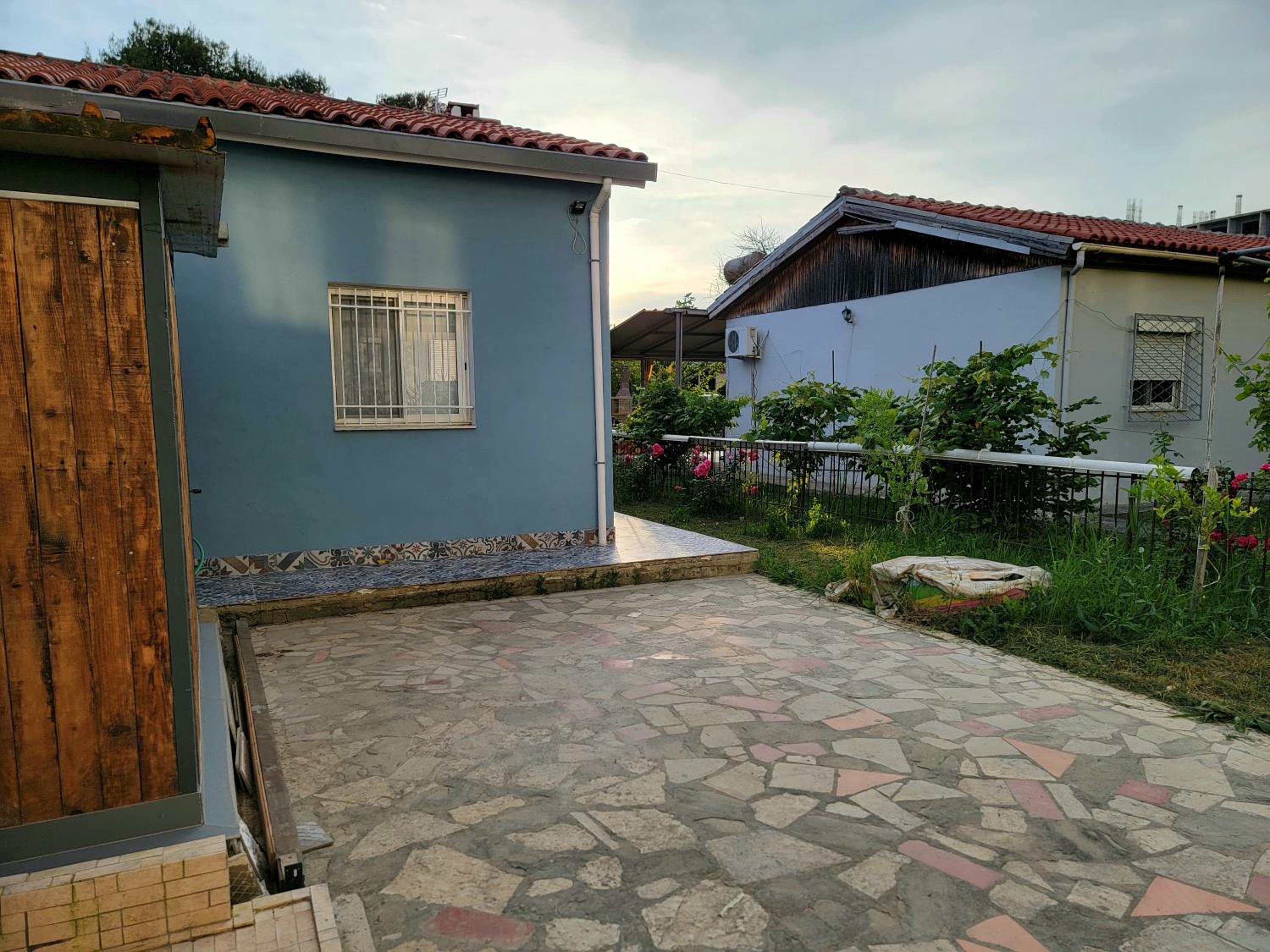 Cozy villa, Golem beach.